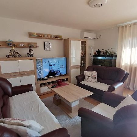 Airport Apartment Surcin Экстерьер фото