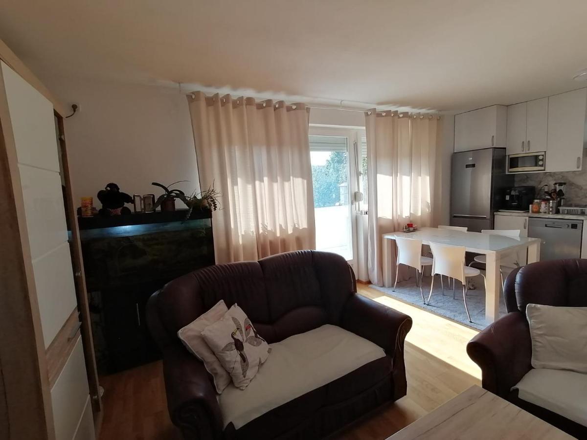 Airport Apartment Surcin Экстерьер фото